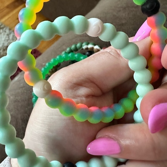 Lokai Bracelets- Lot of 16 Bracelets - Picture 5 of 11